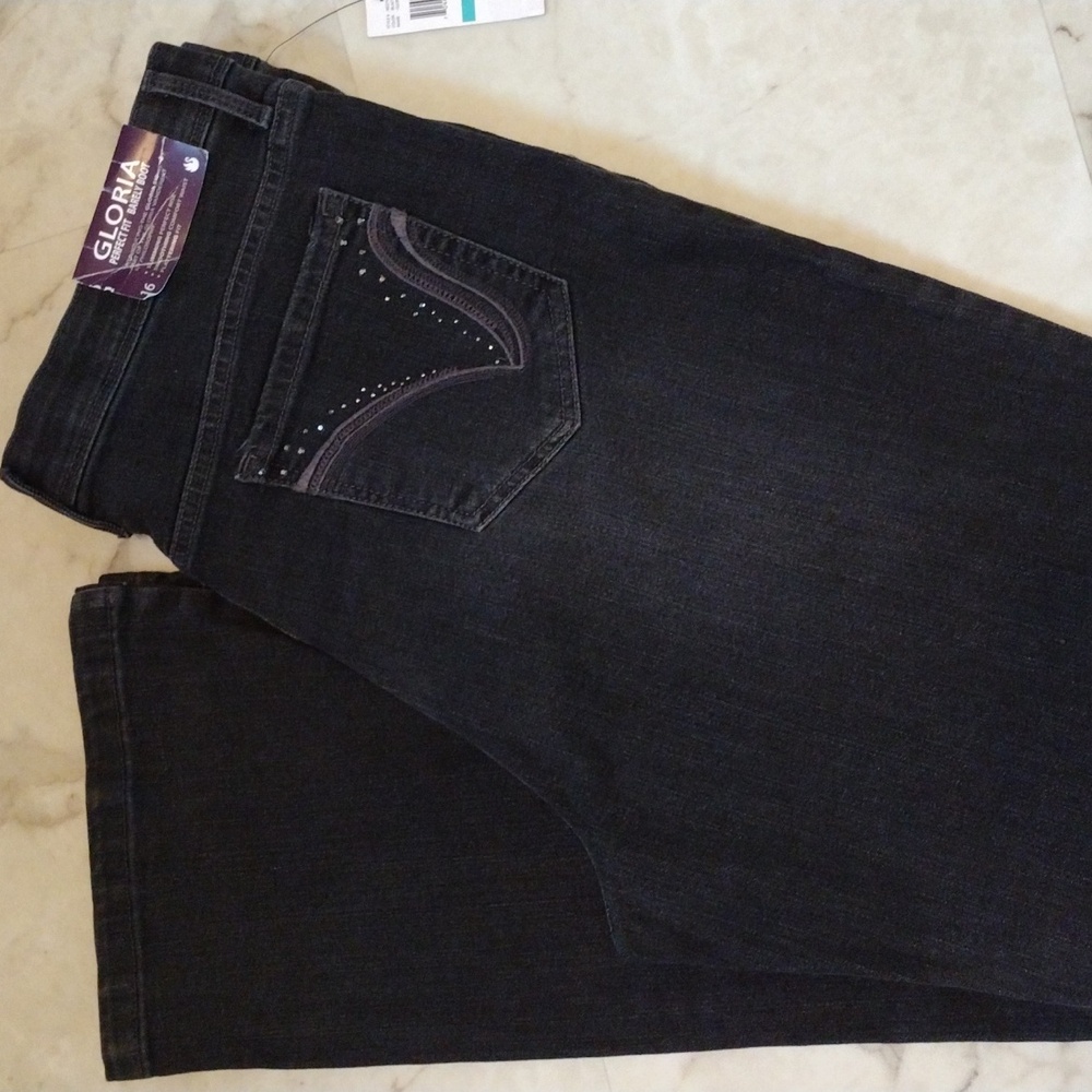 Gloria Vanderbilt The Gloria fit jeans.